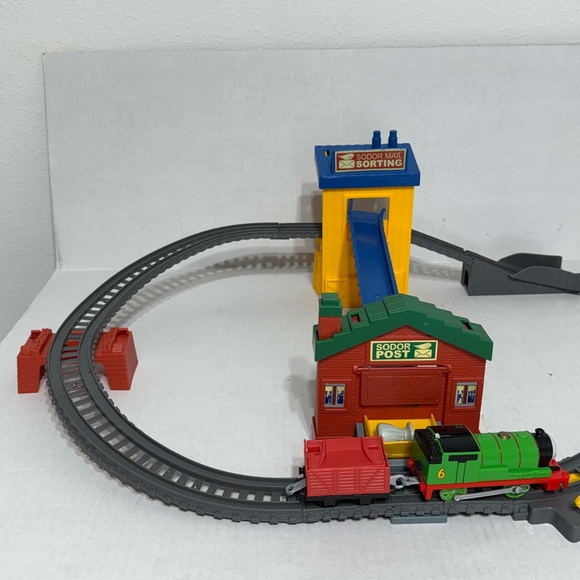Thomas & Friends TrackMaster Sort & Switch Delivery Track Set - Picture 2 of 4